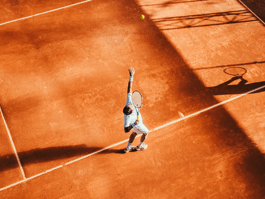 Padroneggiare gli infortuni nel tennis: prevenzione, trattamento e recupero